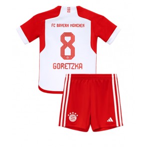 Lacne Dětský Futbalové dres Bayern Munich Leon Goretzka #8 2023-24 Krátky Rukáv - Domáci (+ trenírky)
